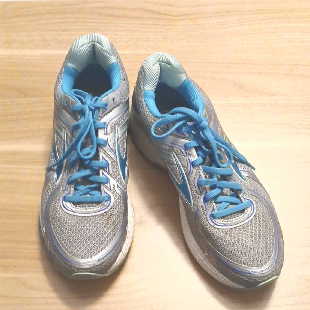 Brooks "Adrenaline" GTS16 Silver/Bluebird Running Shoes in Size 11M